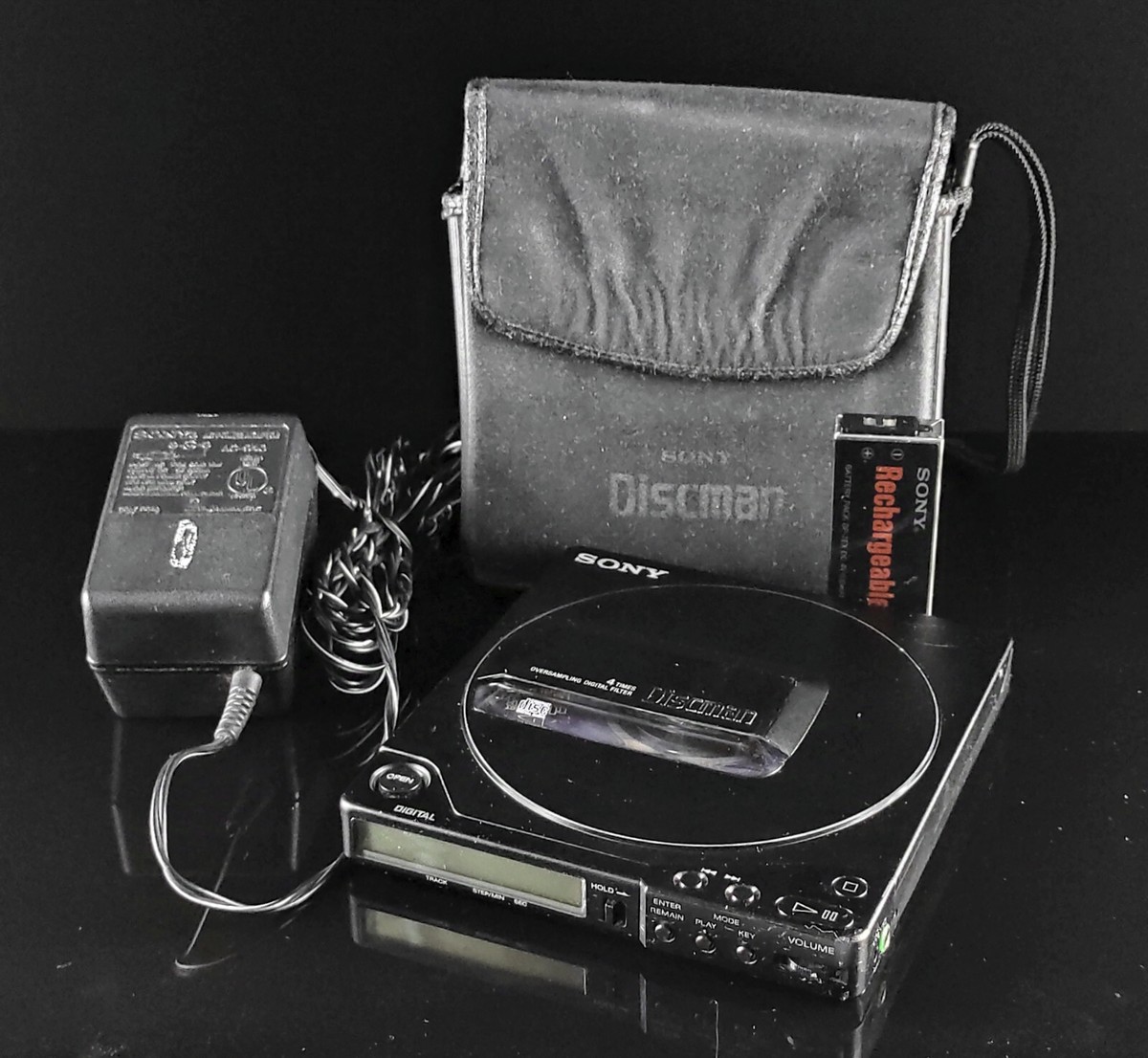 Sony Discman D-25 D-250 CD Player with Soft Case BP-2EX and