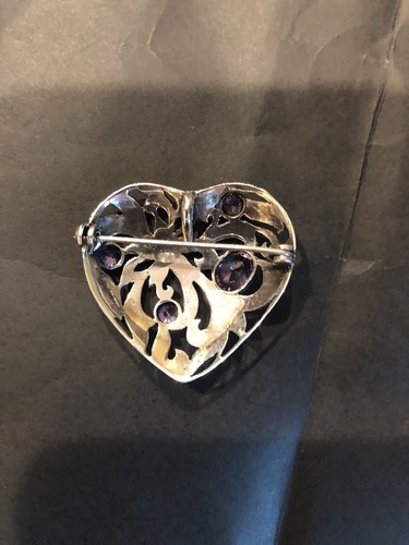 Prendedor/broche vintage de plata esterlina con diseño de corazón de marcaita/amatista - Imagen 2 de 2