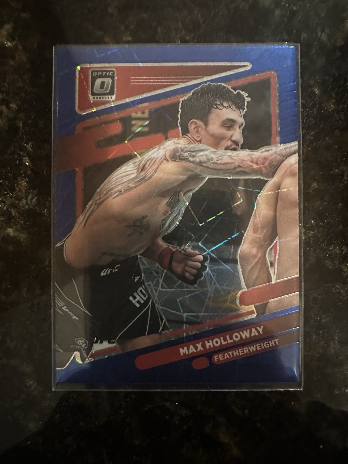 2022 Panini Donruss Optic UFC Blue Velocity Prizm #38 Max Holloway