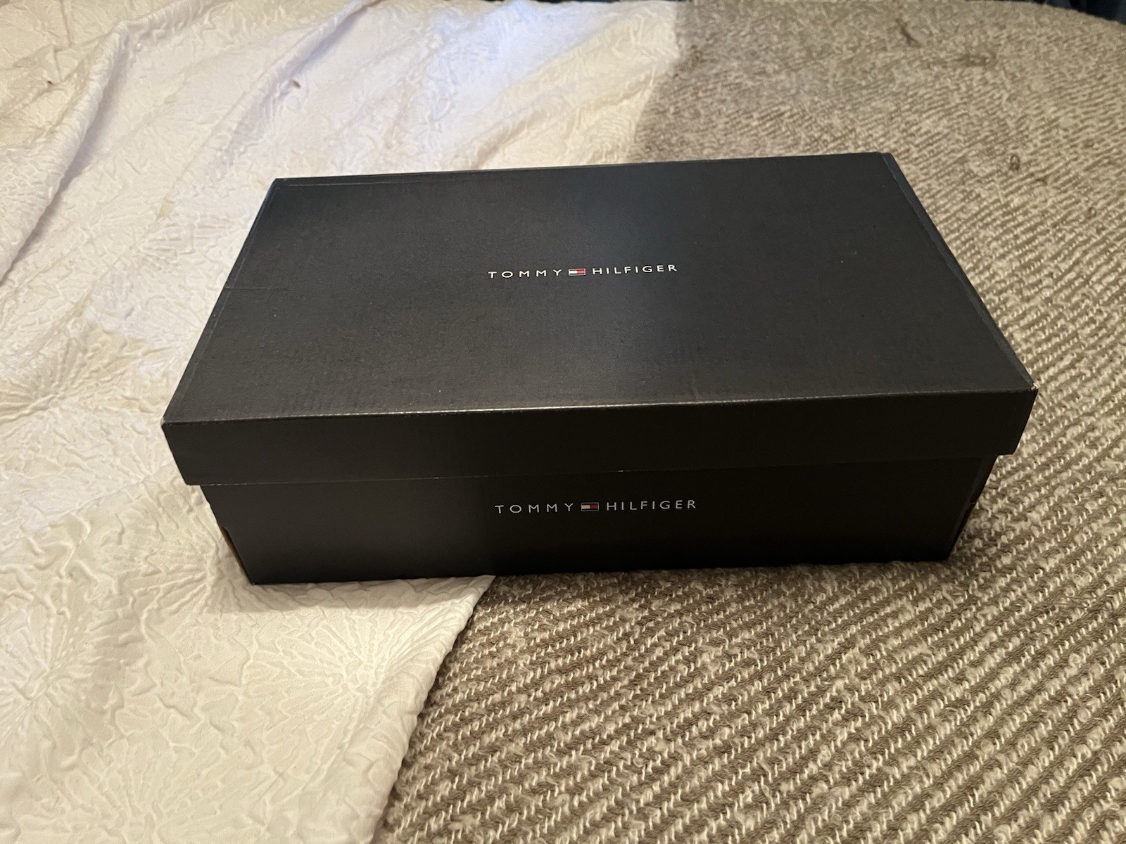Tommy Hilfiger Essential Trainers - Size 9 - Brand New In Box image 4