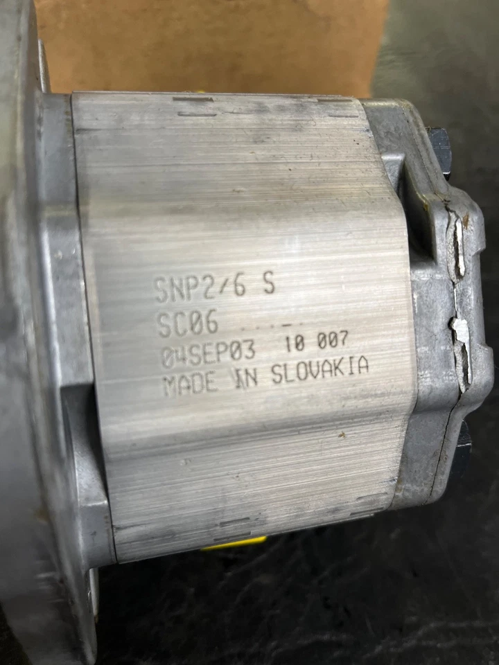 Sauer Danfoss Hydraulic Gear Pump SNP2/06 S SC06 04SEP03 10 007 - Image 2 of 4