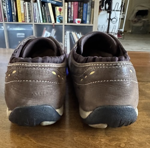 LL BEAN Women's Leather Casual Fashion Sneakers Walking Shoes Size 11 M/282700 - Picture 3 of 7