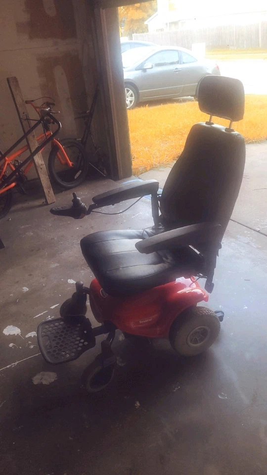 Silla de ruedas eléctrica Shoprider Streamer deportiva tamaño mediano capacidad 300 lb baterías nuevas Foto 2 de 3