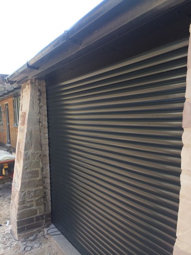 RULLO PORTA GARAGE ELETTRICO 7FT X 7FT ISOLATO CON 2 TELECOMANDI GRIGIO ANTRACITE - Foto 2 di 4
