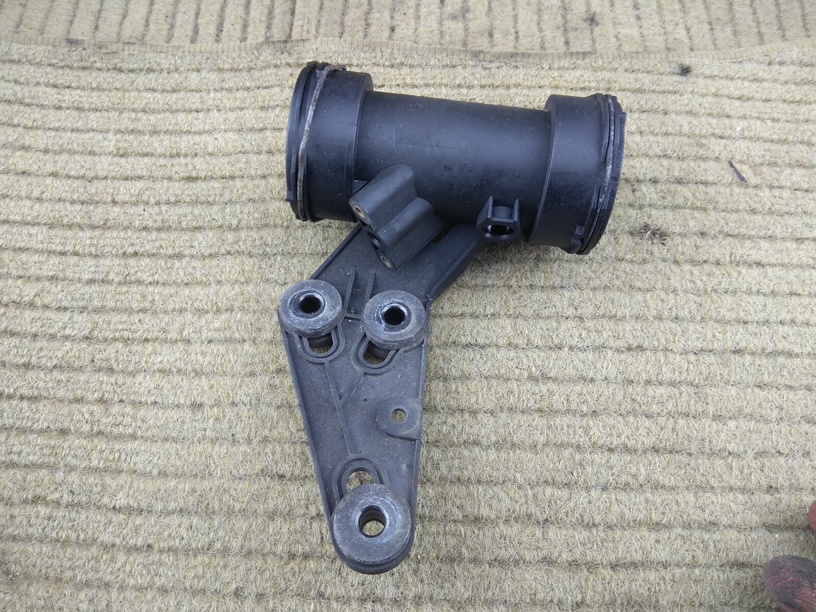 Mercedes C220 CDI W203 MASS AIR FLOW METER MAF SENSOR PIPE 2035200095 C