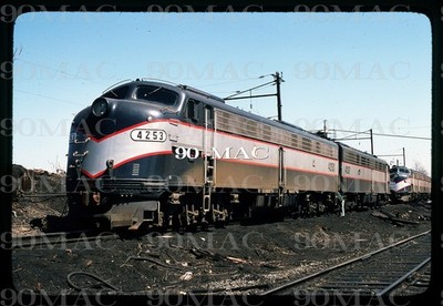 NEW JERSEY DOT.  EMD E8A #4253. South Amboy (NJ). Original Slide 1979.