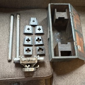 Borden Co. Crane Special 10-Piece SAE Threading Die Set Metal Case Silver/Gray