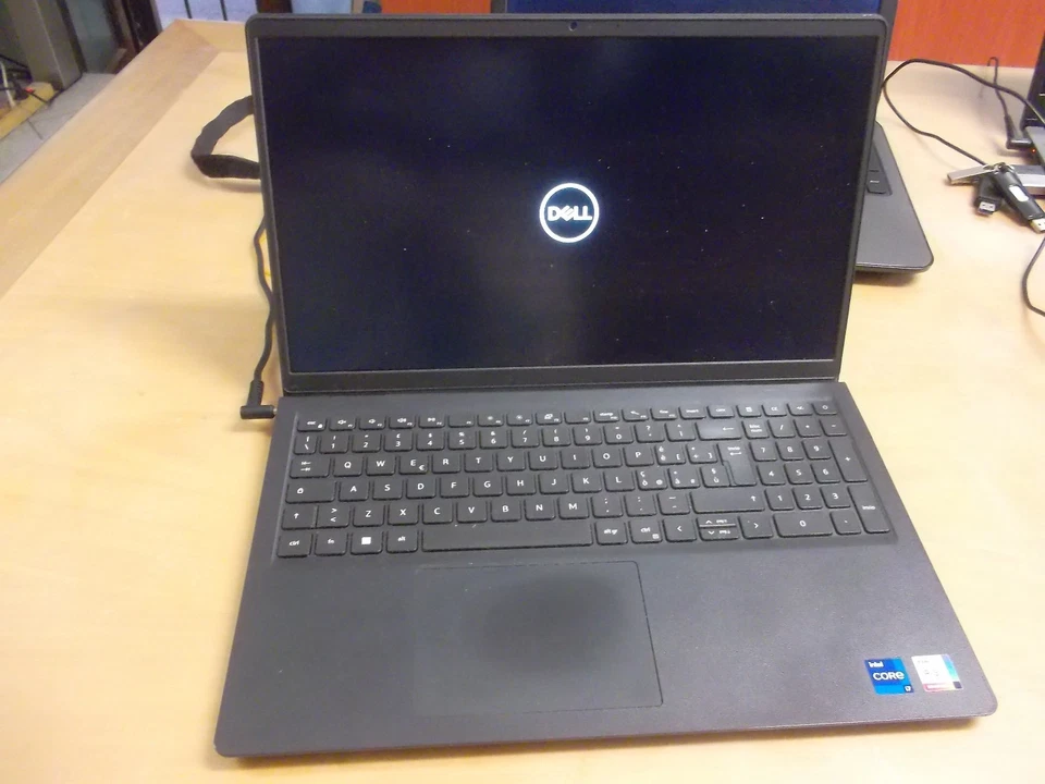 NOTEBOOK DELL VOSTRO 3520  CORE I7 (12GEN) 16GB RAM DIFETTO SULLA SCOCCA DISPLAY - Immagine 4 di 4