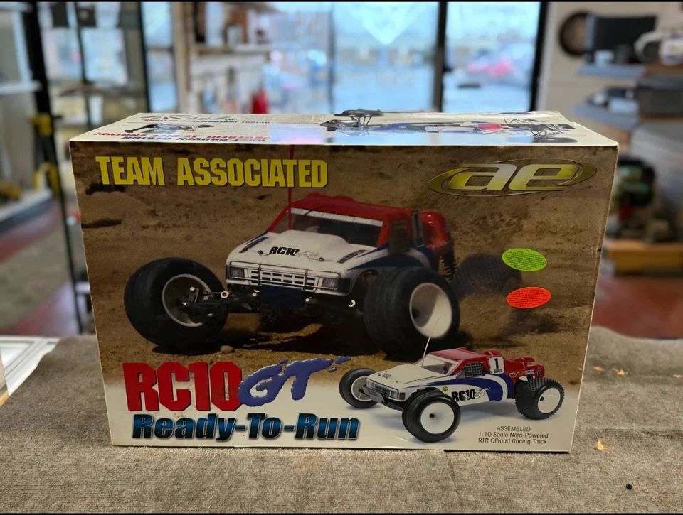 Camión de carreras todoterreno Team Associated AE RC10 GT escala 1:10 motor nitro RTA Foto 2 de 4
