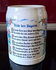 Steingut Bierkrug/Humpen Bayern-Motiv mit Aufschrift &bdquo;Lied der Bayern&ldquo;