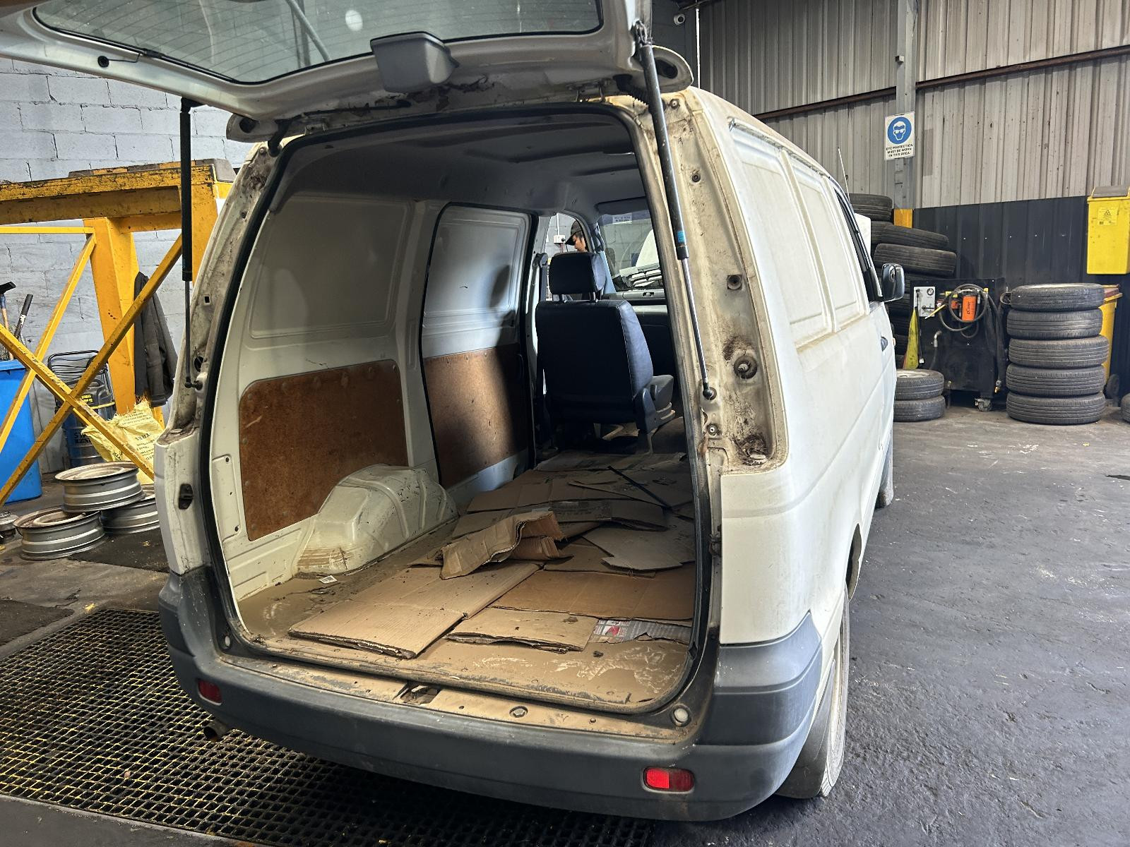 Toyota Townace Right Front Door Glass KR42 01/1997-03/2004 - thumbnail 6