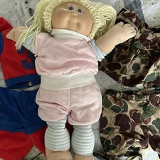 1992 Cabbage Patch Kids Doll Blond Hair Blue Eyes 6 Clothing Sets & Grass Skirt