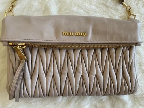 Matelassé leather crossbody bag Miu Miu Black in Leather - 35120795