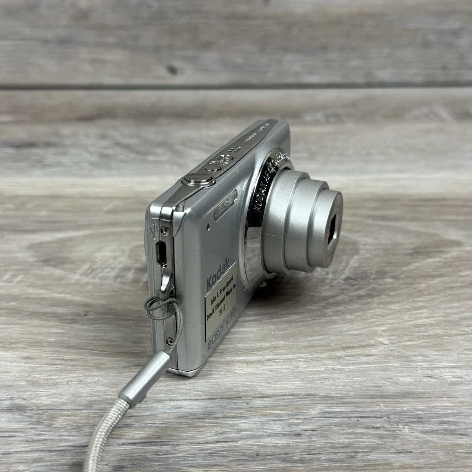 Kodak EasyShare M522 14.0MP Digital Compact Camera 4x Zoom With Battery - Image 3 of 4