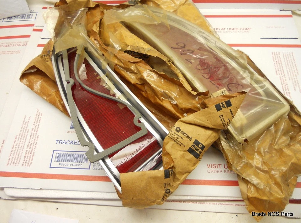 Nuevo de Lote Antiguo Mopar 1974-1977 Plymouth Gran Fury Station Wagon PAR DE LENTES DE COLA 3780706-7 Foto 2 de 2