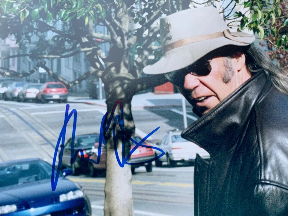 Vinyl LP Neil Young Before And After + AUTOGRAPHED Signed Photograph *NEW* CSN&Y - Image 3 of 4