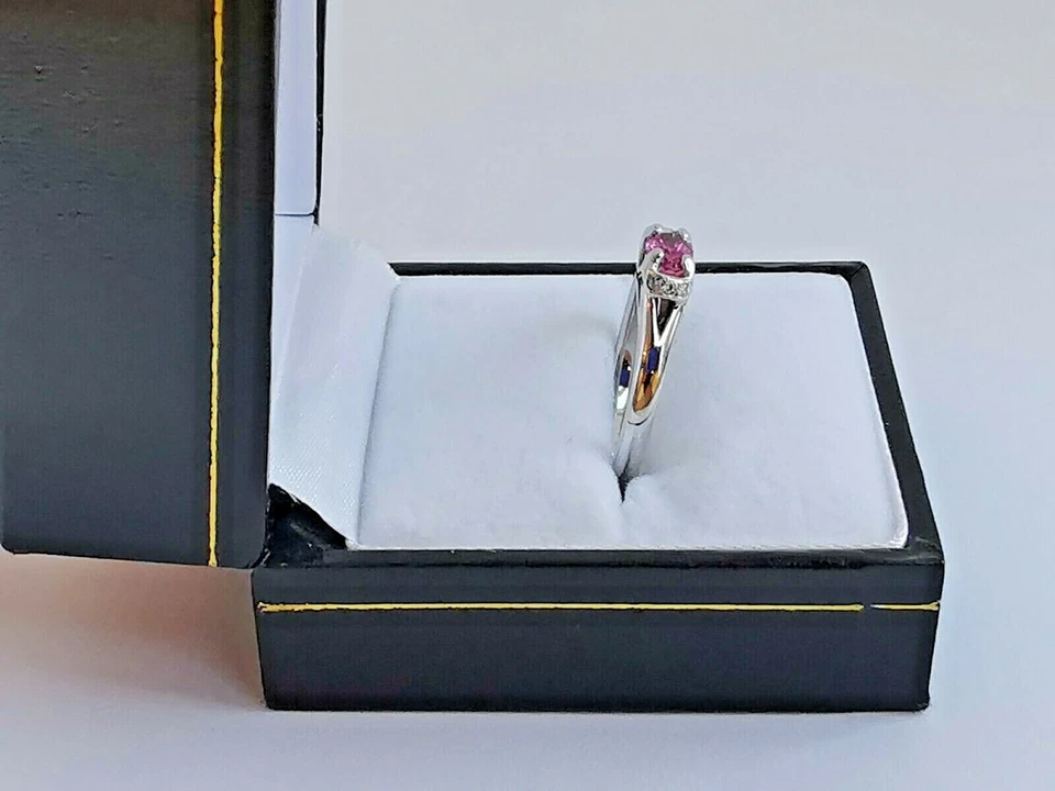 ANILLO ZAFIRO ROSA ORO BLANCO 9ct 375 con detalles de diamantes de piedras preciosas ovaladas individuales Foto 4 de 4