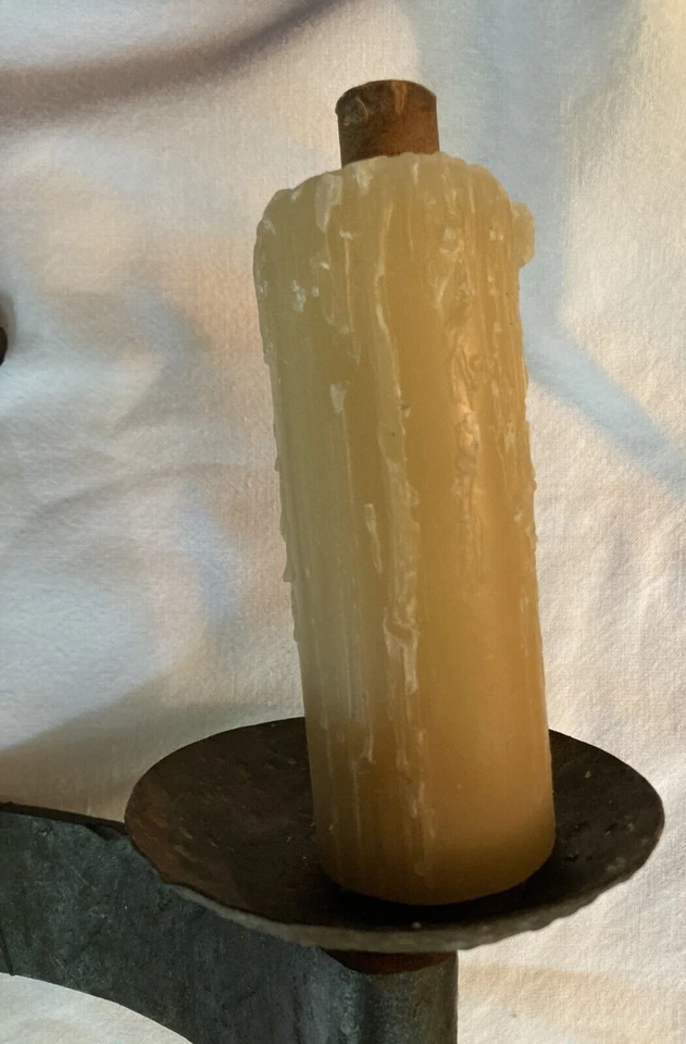 Apliques de hierro, vintage, rústicos, con cable, cubiertas de velas de cera gruesa, cortinas de papel, en muy buen estado Foto 3 de 4