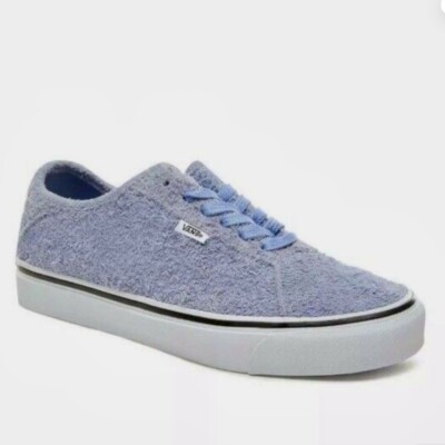 VANS Diamo Ni. 721277. Classic Suede Sneaker in Lavender Blue. 