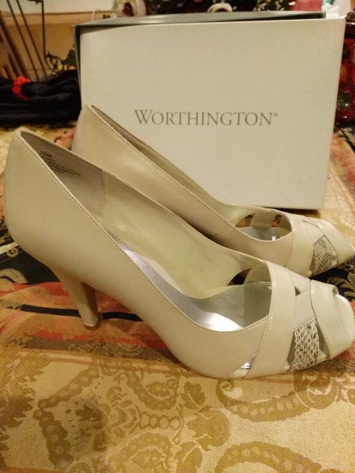 NWOB Worthington 10M Ivory/Bone Smooth/Patent Lea 3.5" Heel PEEP TOES Pump Shoe - Image 2 of 4