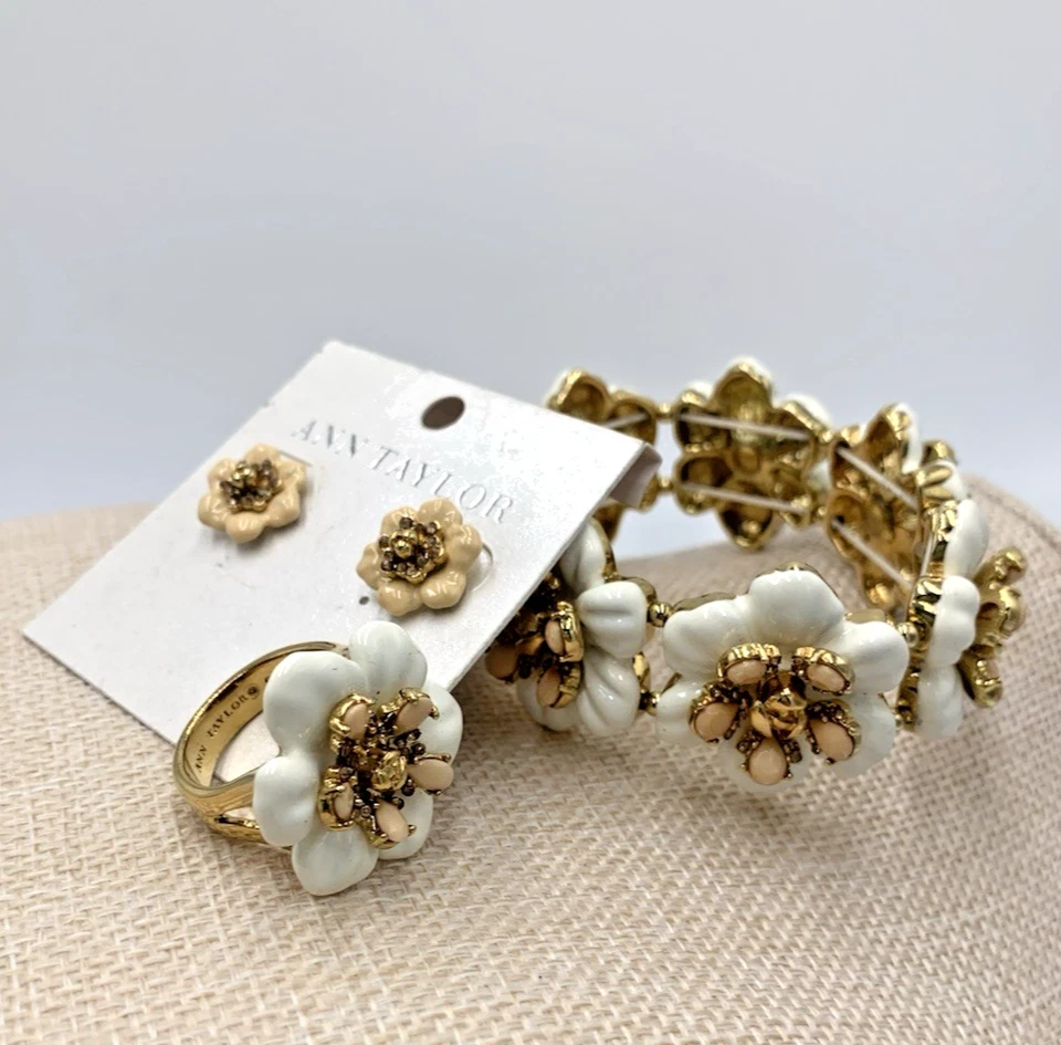 NUEVO CON ETIQUETAS NUEVO SIN ETIQUETAS Conjunto $138 Ann Taylor Elastizado Esmalte Flor Pulsera Anillo Foto 2 de 4