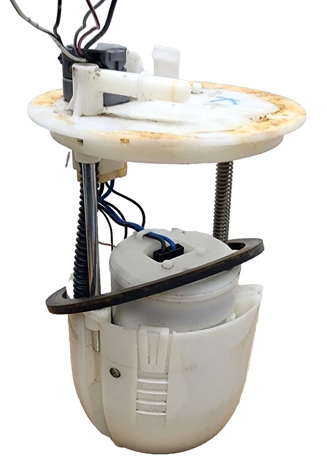 Топливный насос в сборе 2006–2012 Mitsubishi Galant 2,4 л Denso 1760A153 от оригинального производителя - Изображение 4 из 4