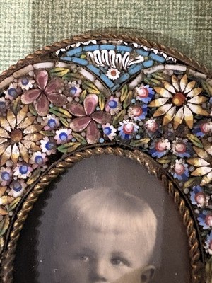 Exquisite Micro-mosaic horseshoe photo frame with floral decoration, Italian