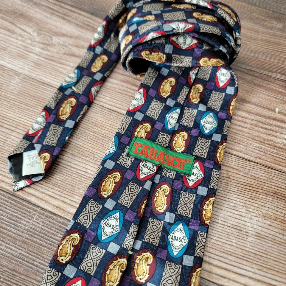 Corbata de seda Tabasco vintage hecha en EE. UU. AOP AÑOS 90 USADA EN EXCELENTE ESTADO 3,75" W x 59,5" L Foto 2 de 4