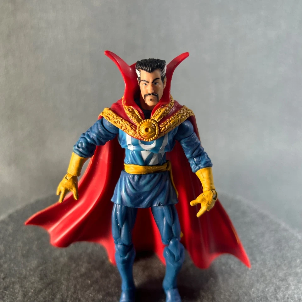 Figura de acción Hasbro Marvel Universe Comic Pack Doctor Strange 3,75 pulgadas Foto 2 de 4