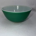 PYREX 2.5 Qt Mixing/Nesting Bowl Green 8.5" wide #403