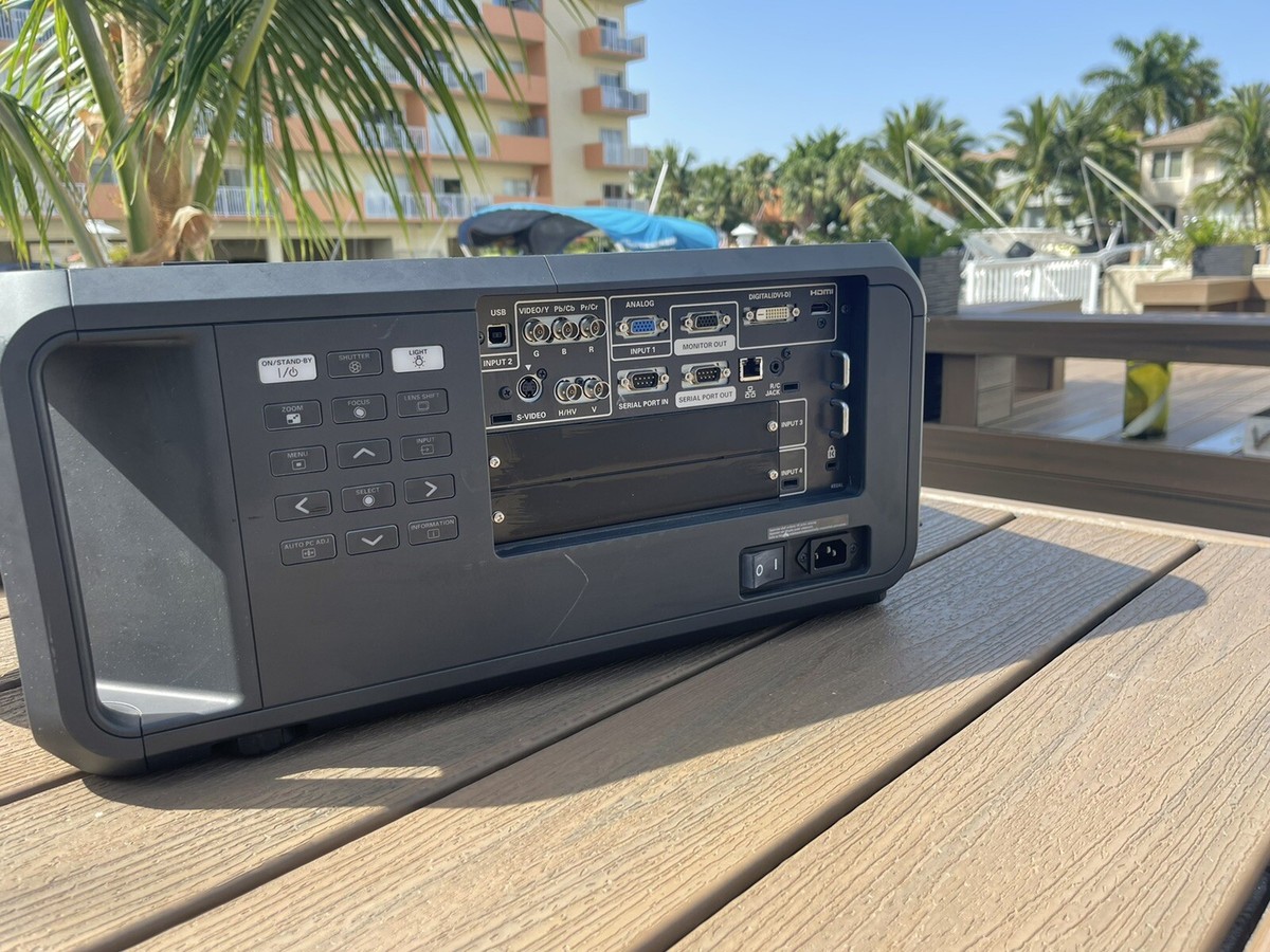 SANYO PDG-DHT8000L 8000 Lumen Large Venue Outdoor Projector SANYO PDG-DHT8000L 8000 Lumen Large Venue Outdoor Projector