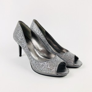 nine west silver pumps