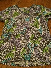 Scrubstar scrub top xs  Leopard and designs  EUC