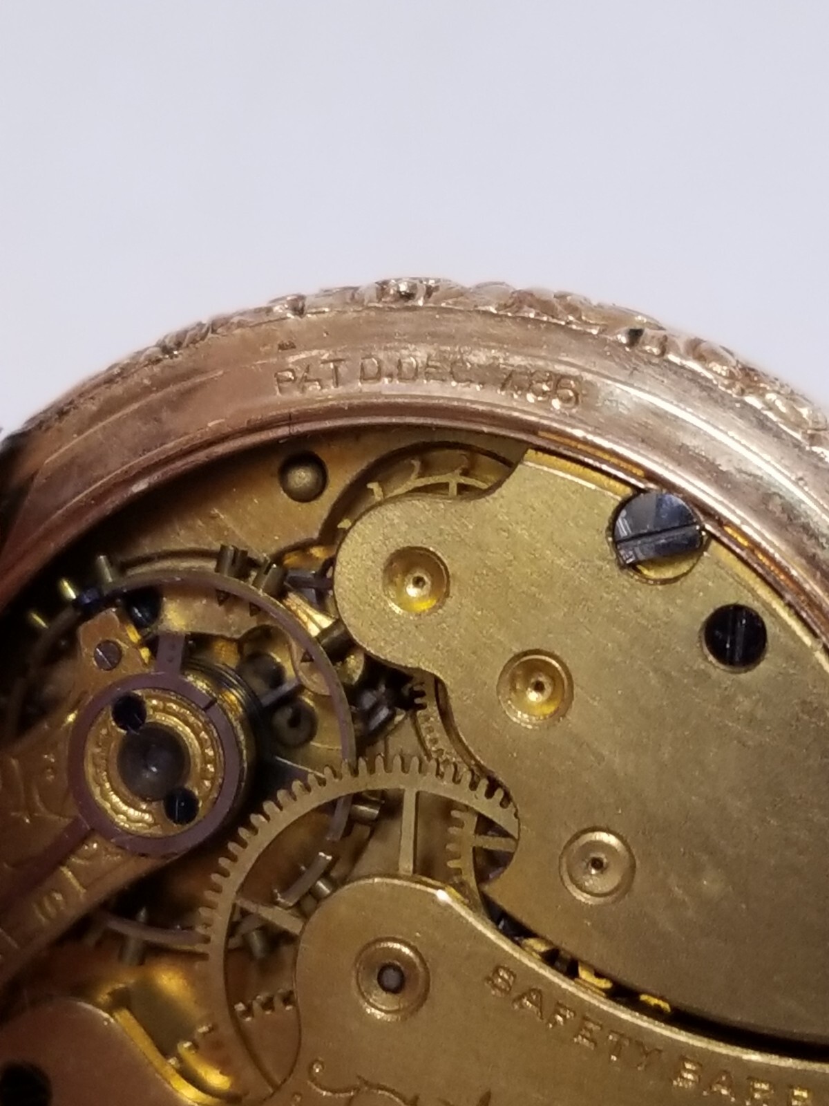 American Waltham Watch & Co. VTG Yellow Gold Pocket Watch 6104180 SEE