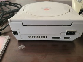 SEGA Dreamcast Console With 2 Controllers, 2 VMUs, Web Browser
