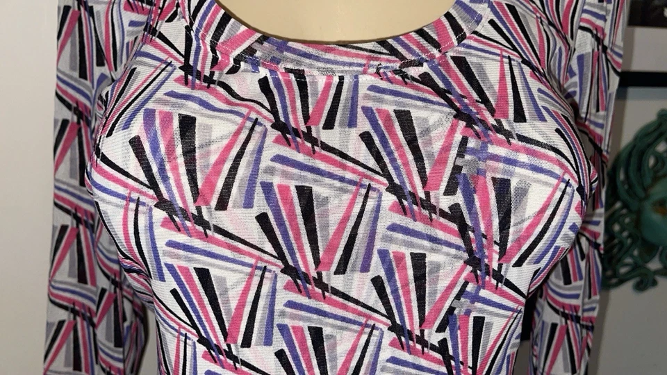 Top de malla colorido inspirado en los años 80 - Madison Studio grande  Foto 3 de 4