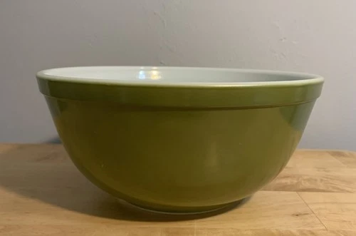 Vintage PYREX Avocado Green Verde 2 1/2 Quart Mixing Nesting Bowl #403 USA