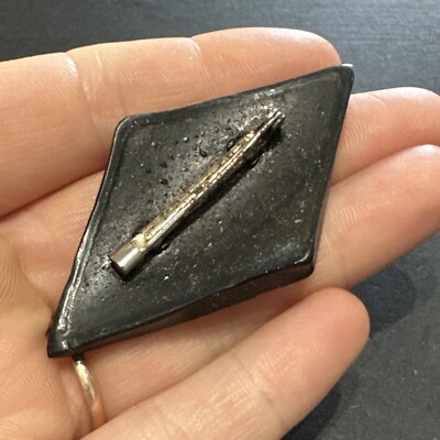 Broche Ancienne Art Nouveau / Art Déco – Acier Et Résine Avec Strass