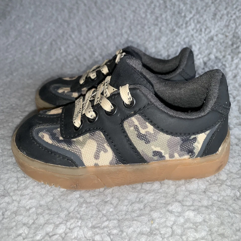 Zapatos Zara Niños Verde Tostado Negro Camuflaje Parte Superior Baja Lona Tenis Niños Pequeños Talla 5 Foto 3 de 4