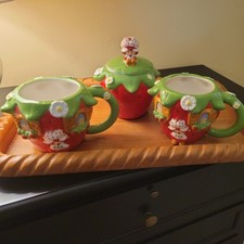 Strawberry Shortcake Mugs and sugarbowl, New