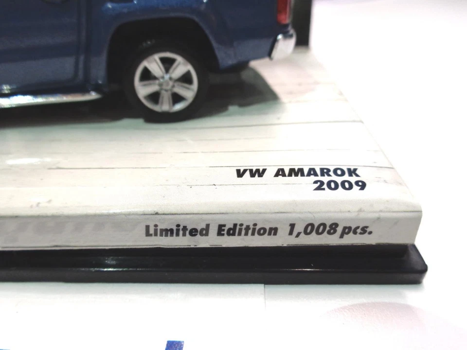 Volkswagen VW Amarok Modellino Minichamps 1:43 Blu Metallizzato Nuovo 436058362 - Immagine 2 di 3