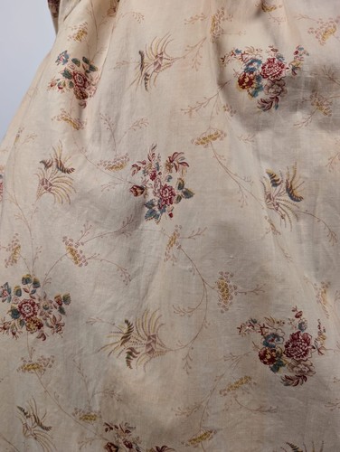 VICTORIAN 1890’S FLORAL PRINT DRESS W RUCH RUFFLES + FULL PUFF SLEEVES - Picture 4 of 10