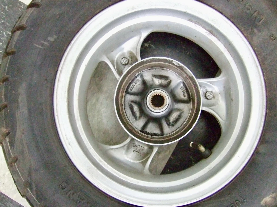 Kymco Cobra Rr Whl & Tire 130/90-10, 42601-KEB7-C00-NJA y otros Kymcos ver fotos Foto 2 de 4