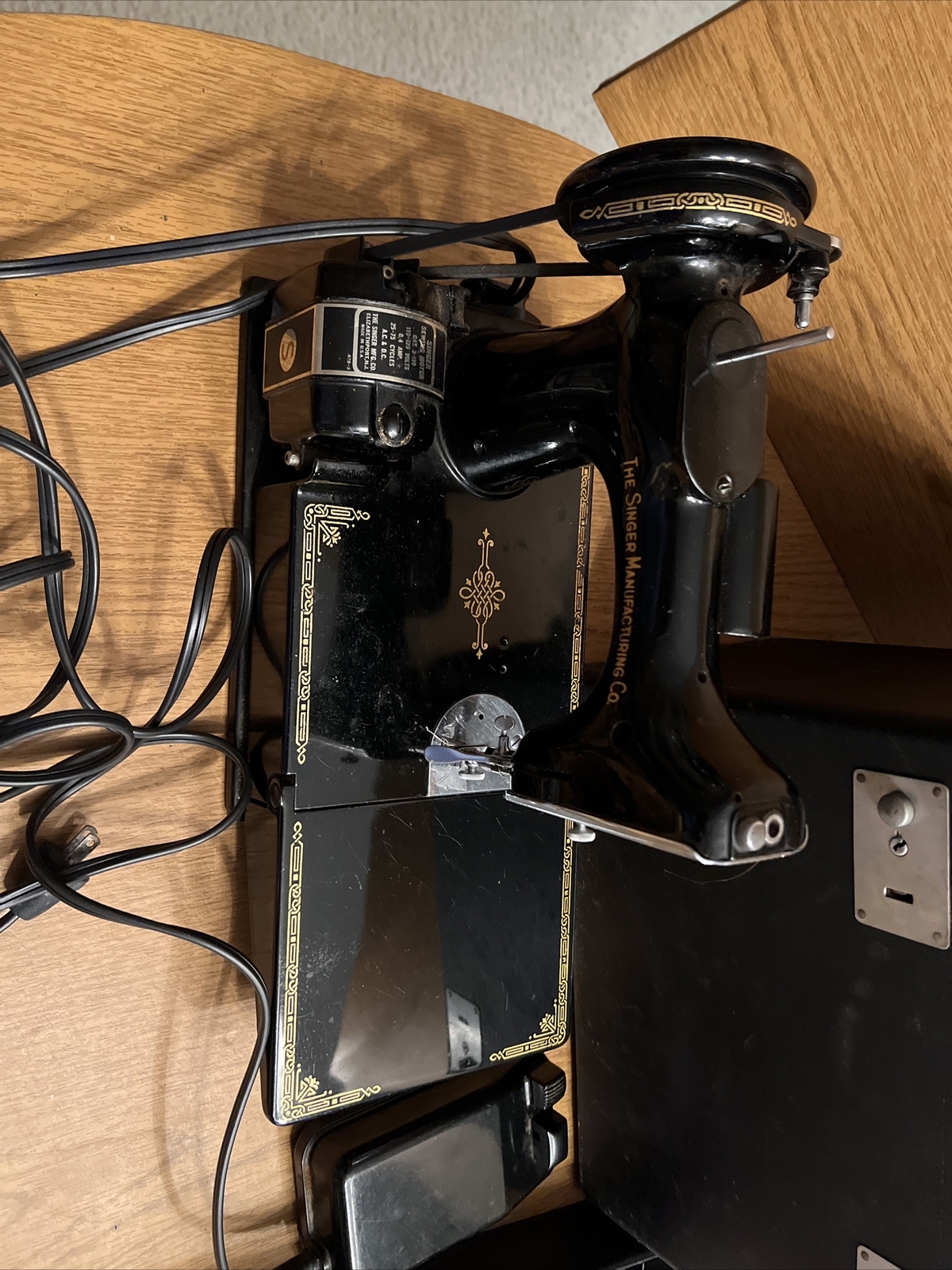 Vintage Singer Featherweight 221K Sewing Machine w/case and tray eBay