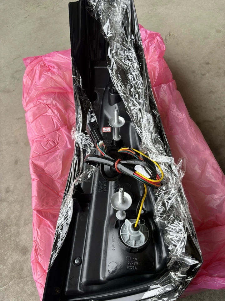 Preto compatível com Cadillac CTS 2003-2007 LED tubo lanternas traseiras lâmpadas de freio esquerda+direita - Imagem 4 de 4