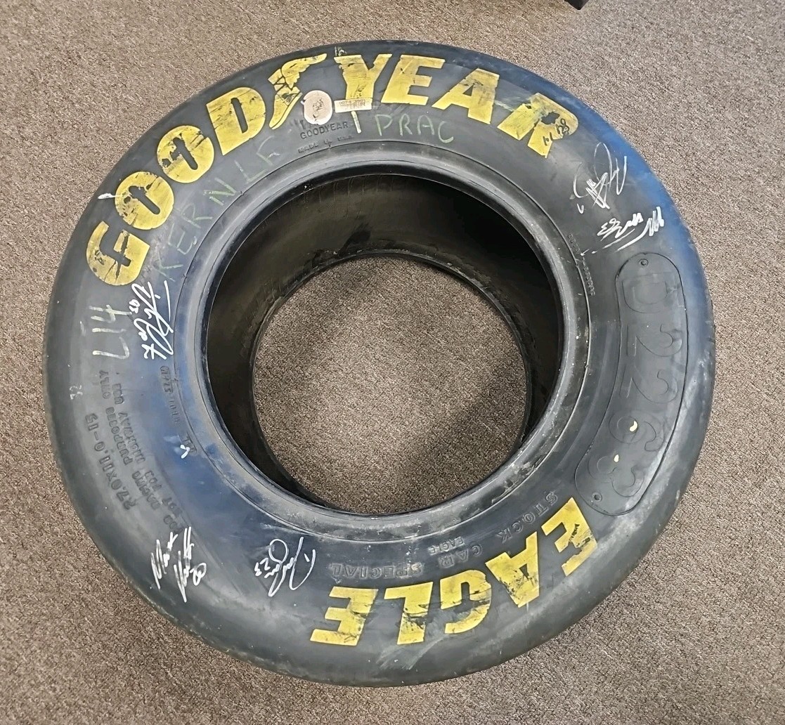 Goodyear Eagle NASCAR 15インチ タイヤ Nascar Racing Tire Good Year Eagle 27x11-15 Racing Tire Autographs