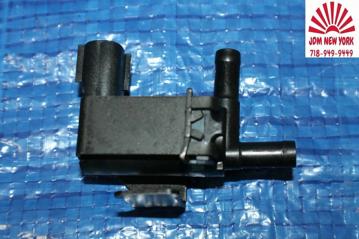 ゆう 01-03 TOYOTA HIGHLANDER VALVE ASSY. VACUUM SWITCHING OEM 25860