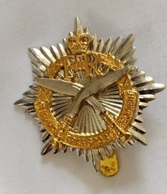 Gurkha Transport Regiment Mützenabzeichen QC EIIR ausgestellt Schieber Hersteller Munition UK-Neu Meta