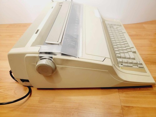 *UNTESTED/POWERS ON* OLYMPIA STANDARD 300 ELECTRONIC ELECTRIC TYPEWRITER AE-800^ - Picture 8 of 12