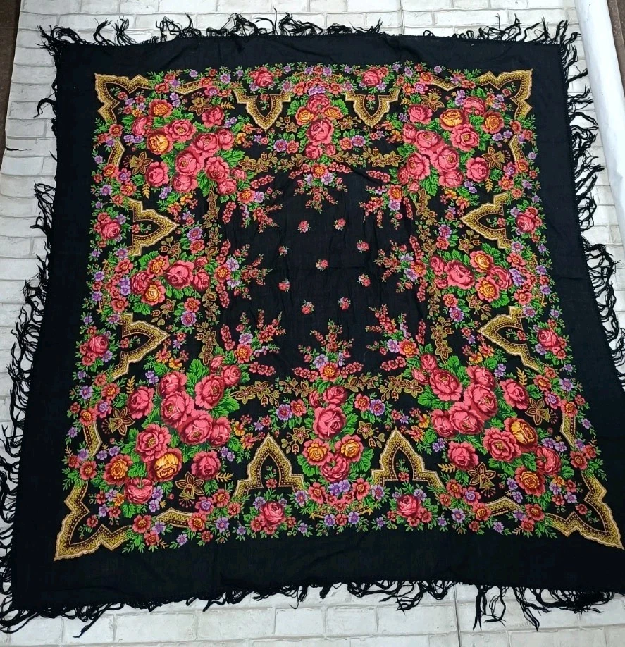 Beautiful Russian woolen scarf with fringe, 140x140 cm
Opens in a new window or tab